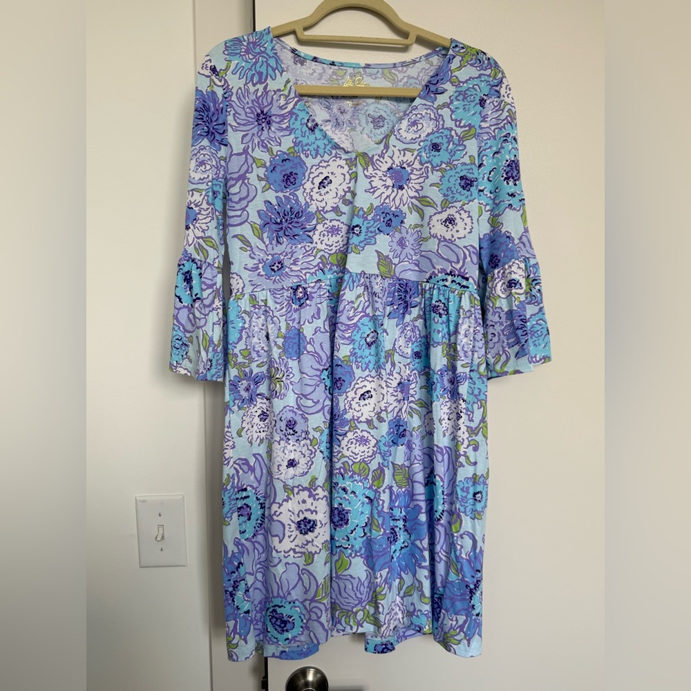 EUC Lilly Pulitzer Jannie v-neck with 3/4 sleeves - Let It Gogh